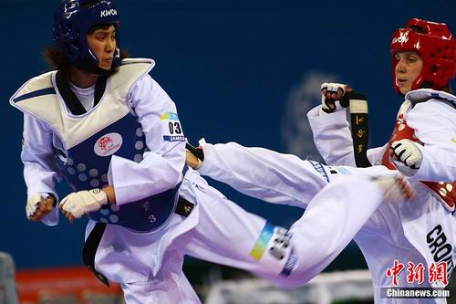  多特蒙德中场大脑世界波破门技惊四座观众  