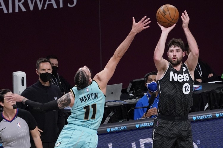  篮网官宣本西蒙斯赛季报销伤情  